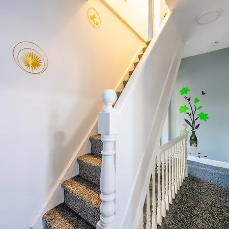 Raa12s For Your Relaxed And Cosy With Free Parking Leeds (West Yorkshire)