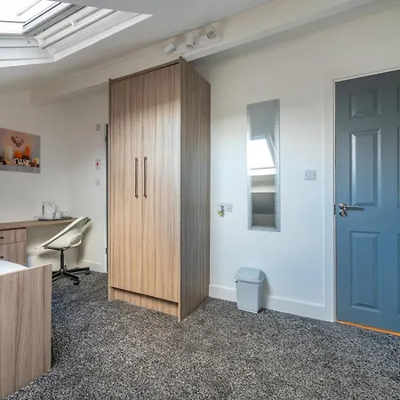 Pansiyon Raa12s For Your Relaxed And Cosy With Free Parking Leeds (West Yorkshire)