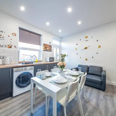 Raa12s For Your Relaxed And Cosy With Free Parking * Leeds (West Yorkshire)