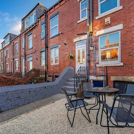 Raa12s For Your Relaxed And Cosy With Free Parking * Leeds (West Yorkshire)