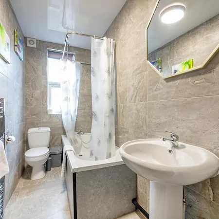 Raa12s For Your Relaxed And Cosy With Free Parking Homestay *