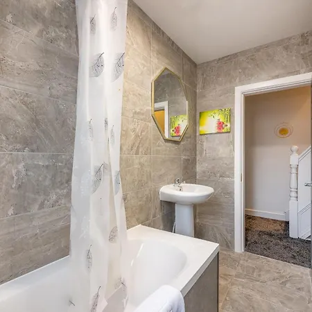 Homestay Raa12s For Your Relaxed And Cosy With Free Parking Leeds (West Yorkshire)