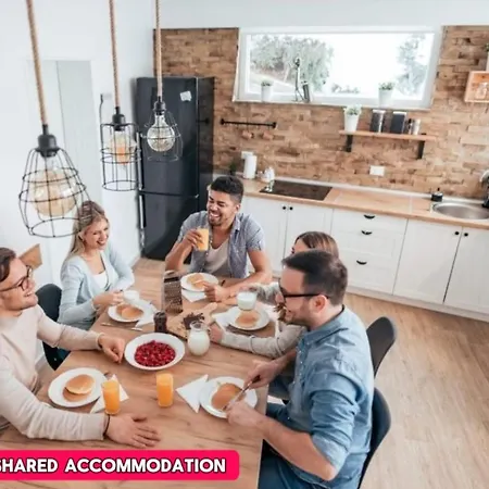 Homestay Raa12s For Your Relaxed And Cosy With Free Parking Leeds (West Yorkshire)